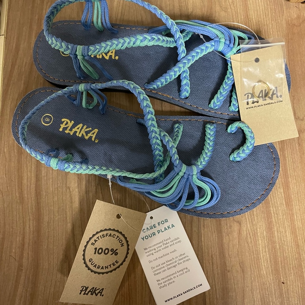 Plaka Women's Blue and Green Sandals